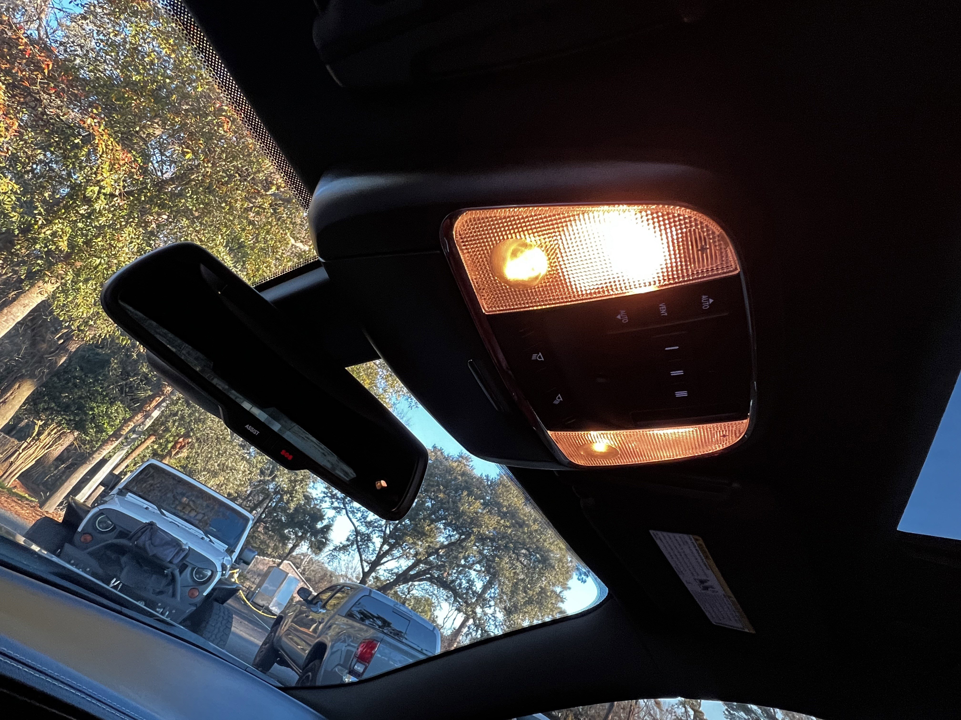 Used 2022 Dodge Charger SRT Hellcat w/ Harman/Kardon Audio Group image 29