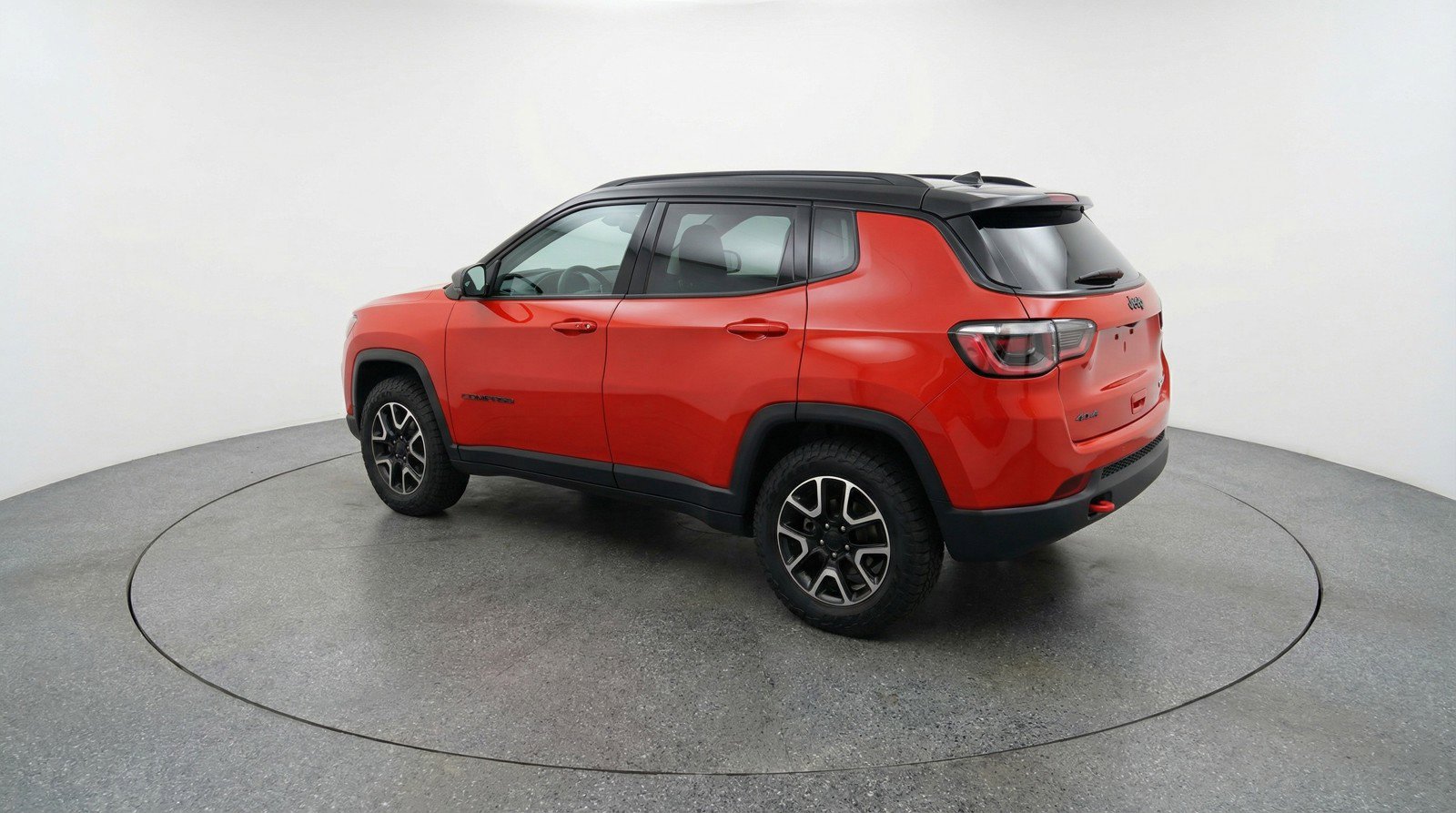 Used 2025 Jeep Compass Trailhawk image 6