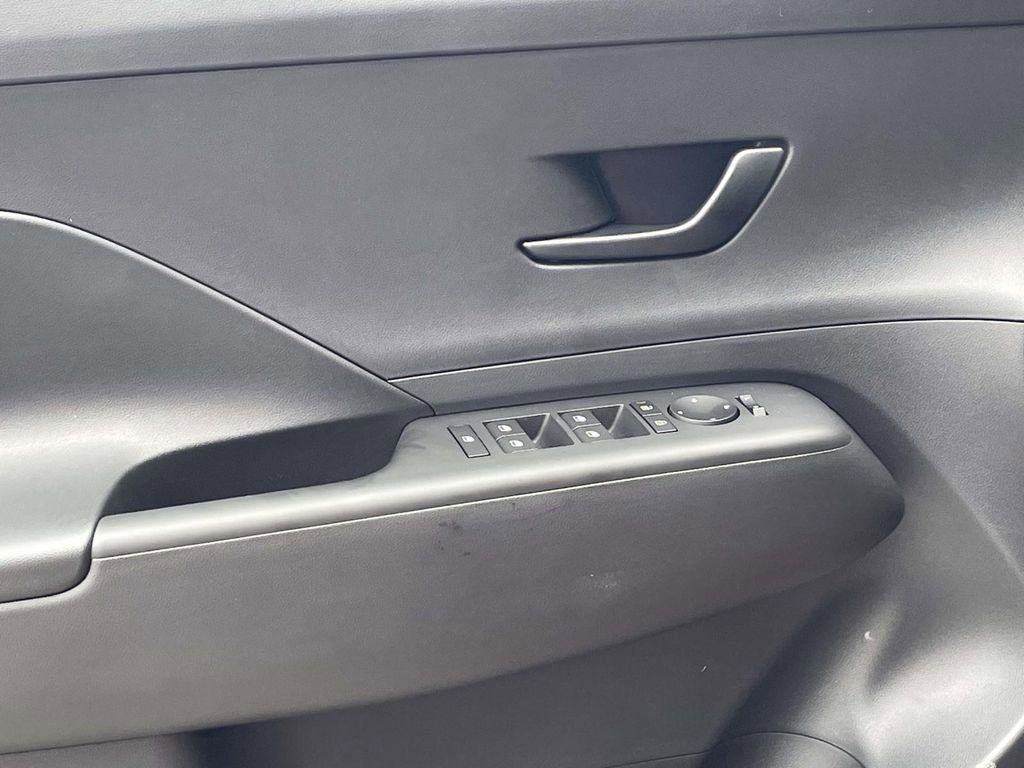 New 2026 Hyundai Kona SE image 13
