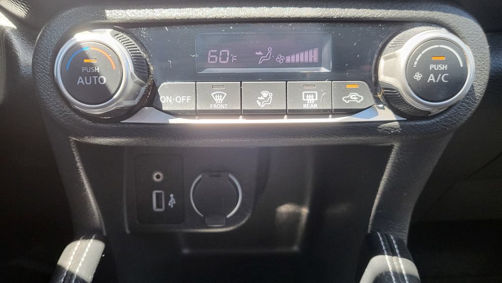 Used 2019 Nissan Kicks SV FWD image 34