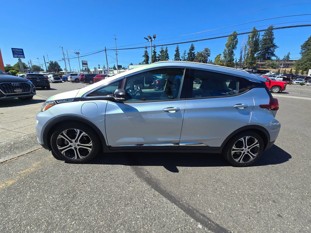 Used 2017 Chevrolet Bolt Premier w/ Driver Confidence II Package FWD image 4