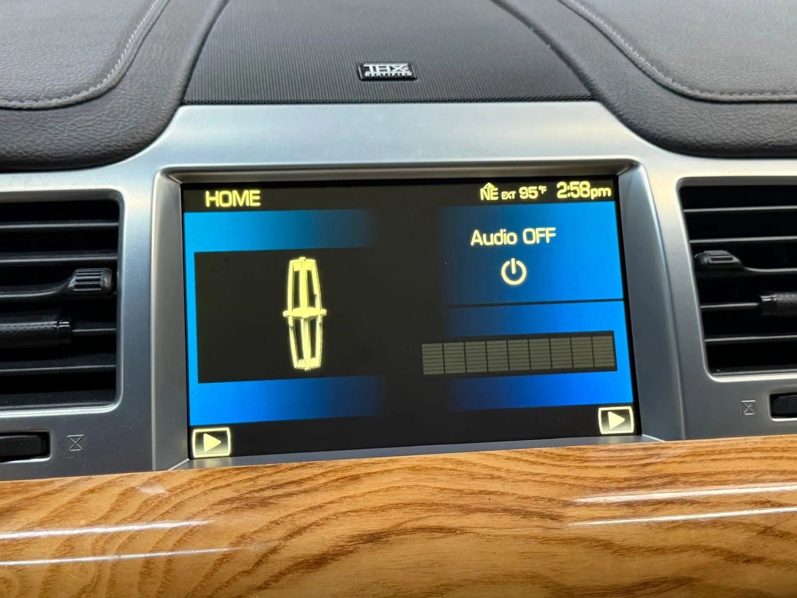 Used 2010 Lincoln MKS image 29