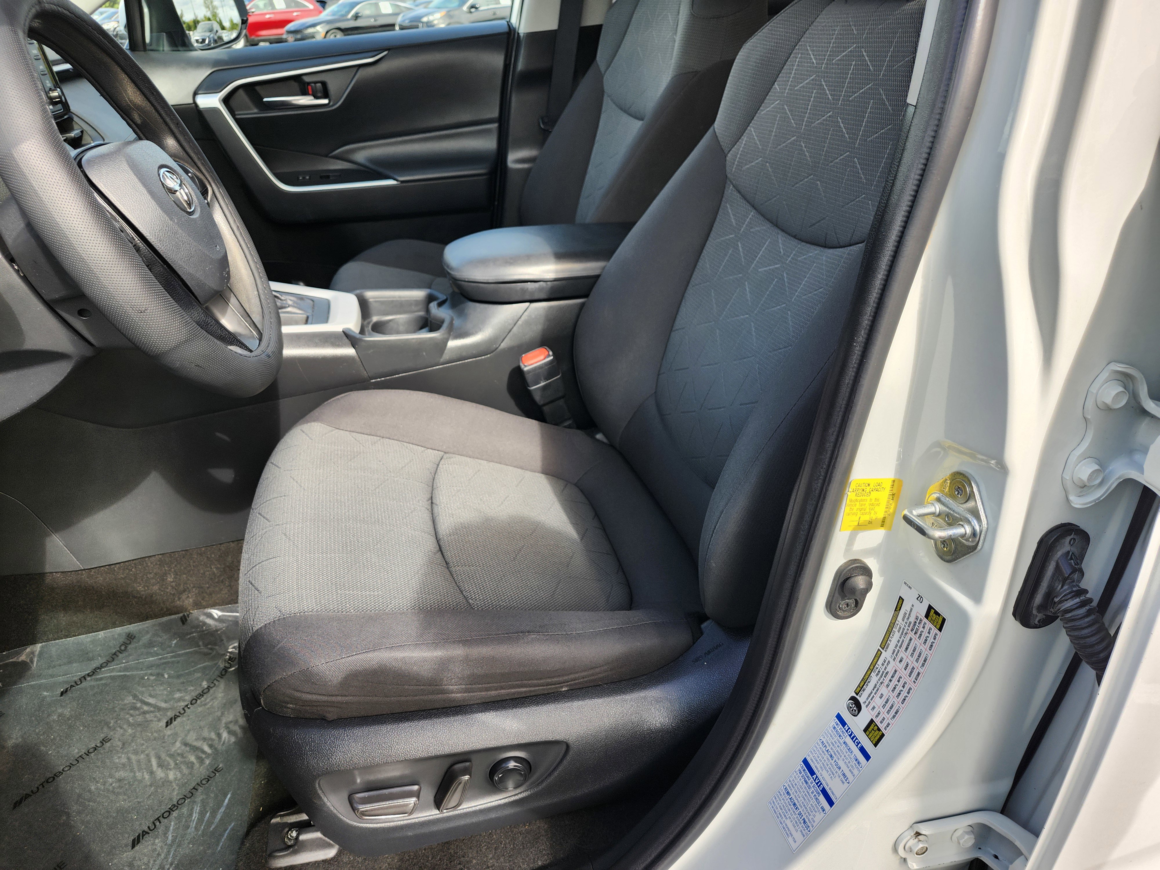 Used 2020 Toyota RAV4 XLE image 18