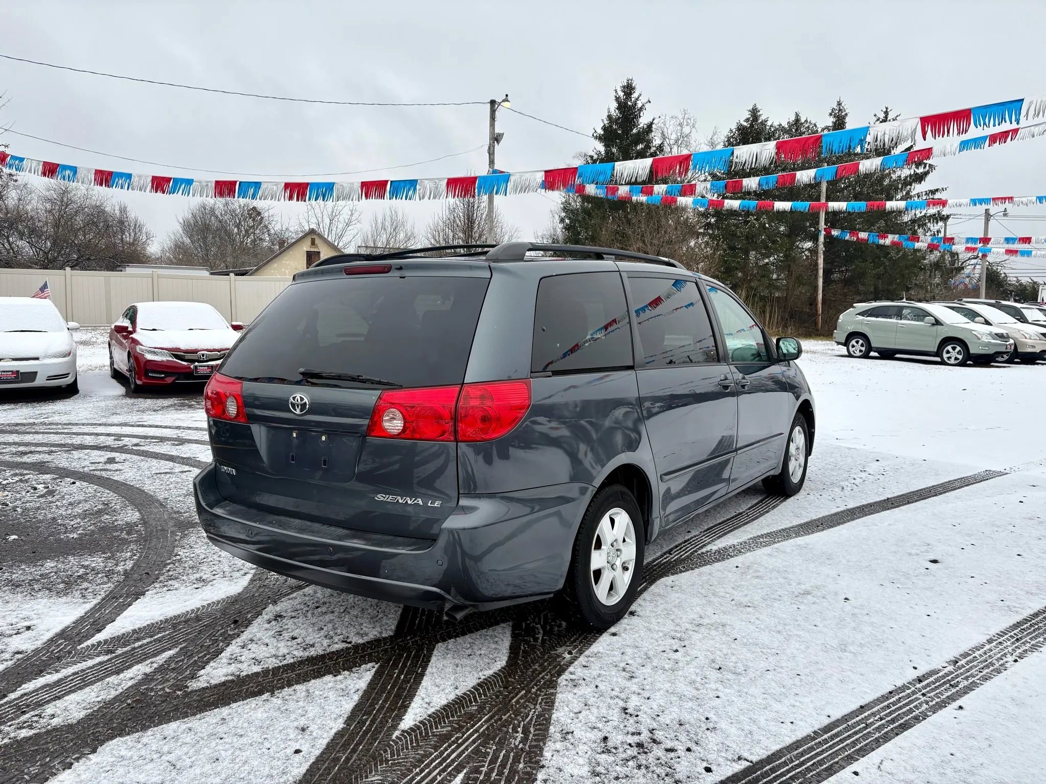 Used 2010 Toyota Sienna LE image 5