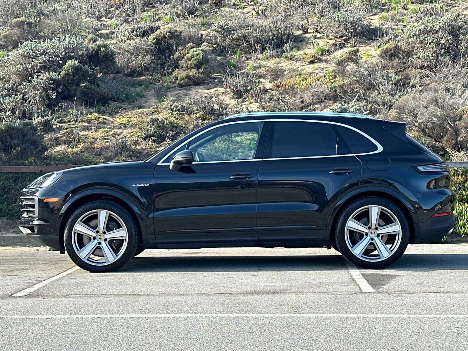 Certified 2024 Porsche Cayenne E-Hybrid image 2