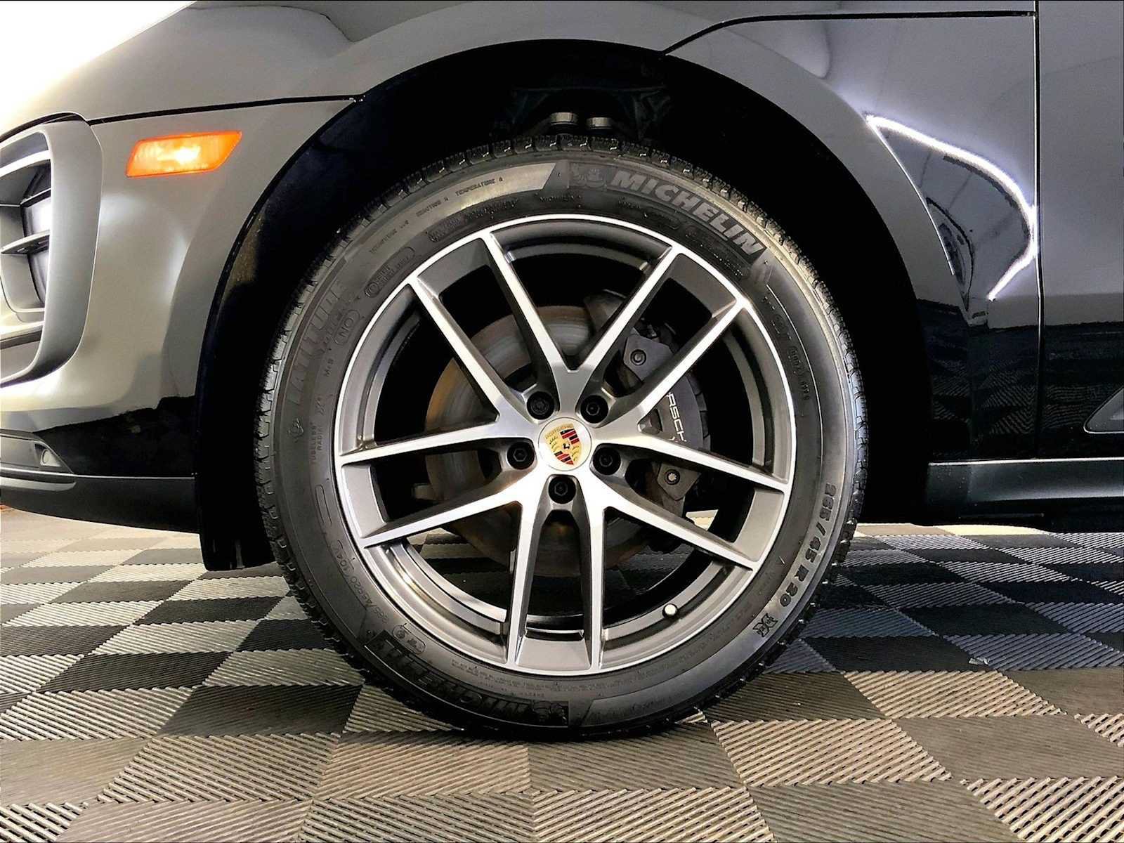 Certified 2023 Porsche Macan AWD/4WD image 11