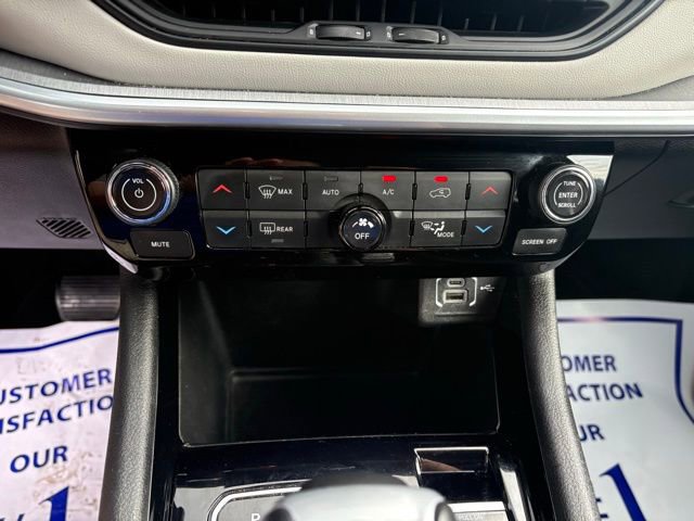 Used 2025 Jeep Compass Limited image 17