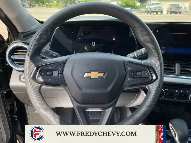 Used 2025 Chevrolet Trax LT FWD image 14