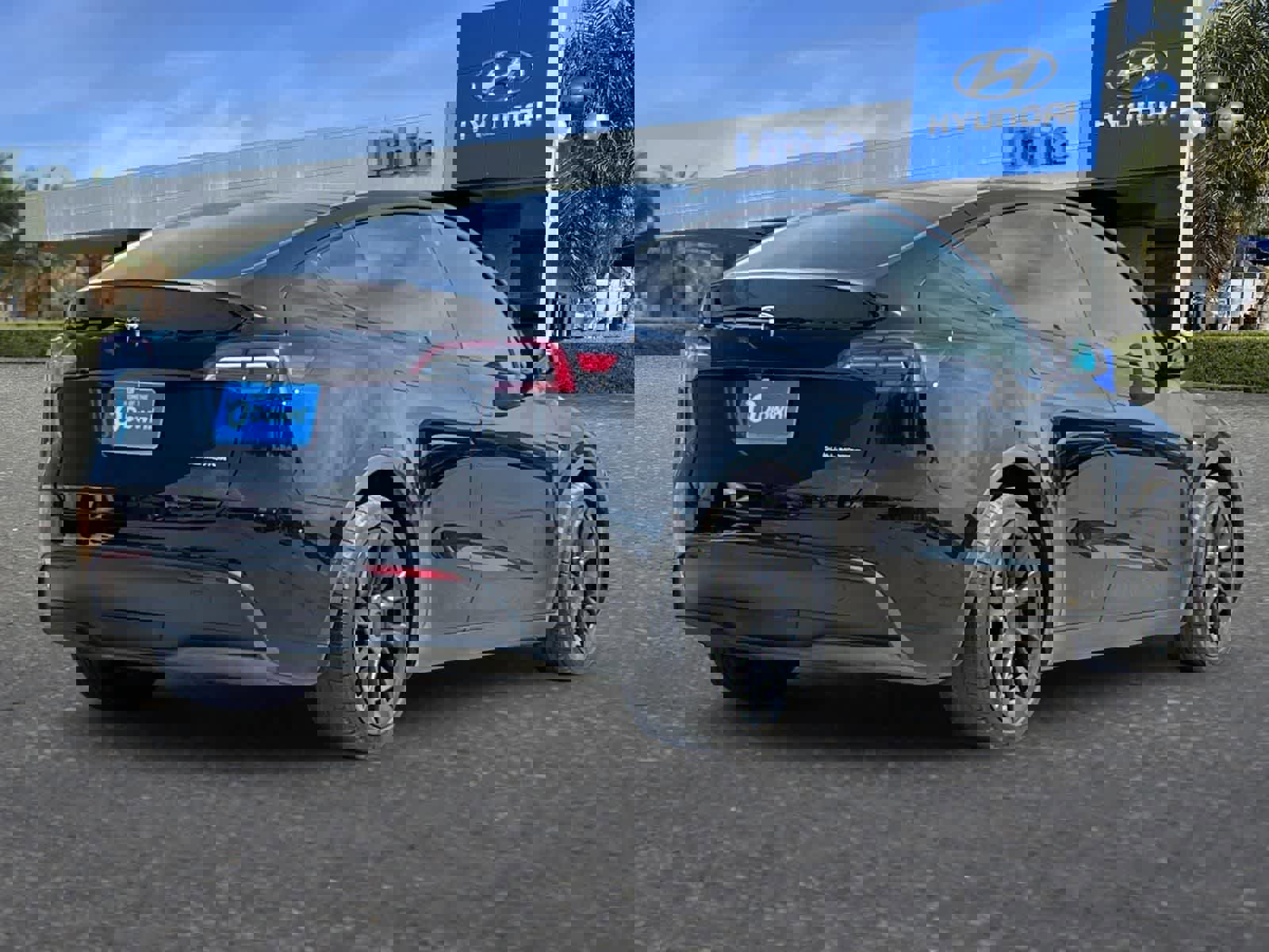 Used 2021 Tesla Model Y Long Range image 3