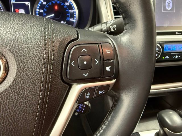 Used 2017 Toyota Highlander Plus FWD image 17