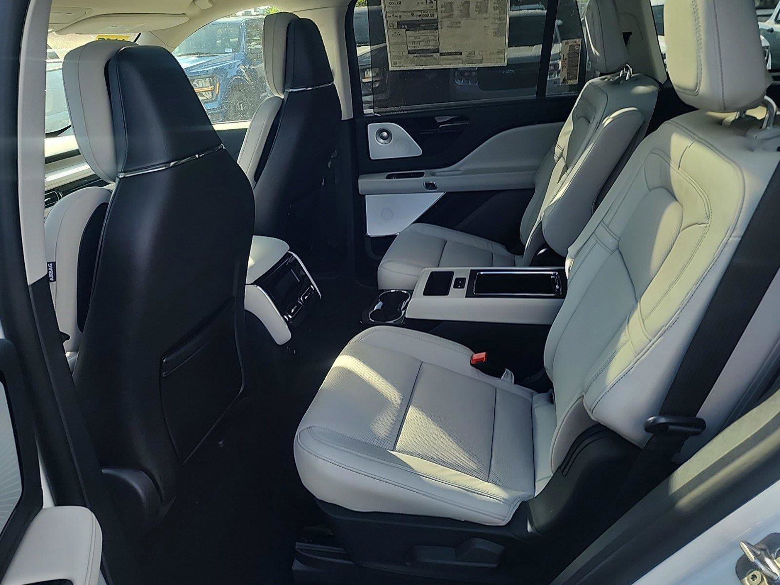 New 2025 Lincoln Aviator Reserve w/ Luxury Package image 15