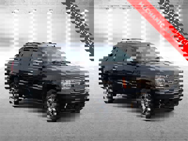 Used 2013 Chevrolet Avalanche LTZ image 2