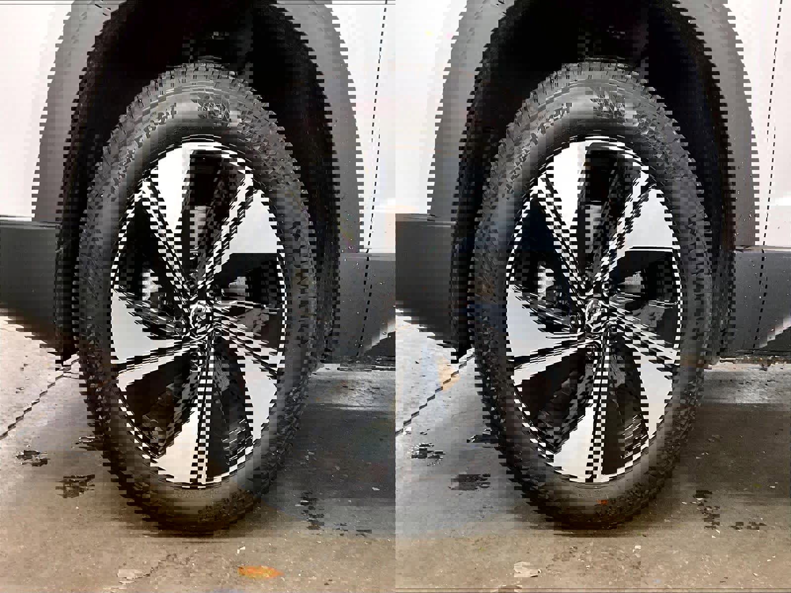 Certified 2025 Volkswagen Taos SE AWD/4WD image 11