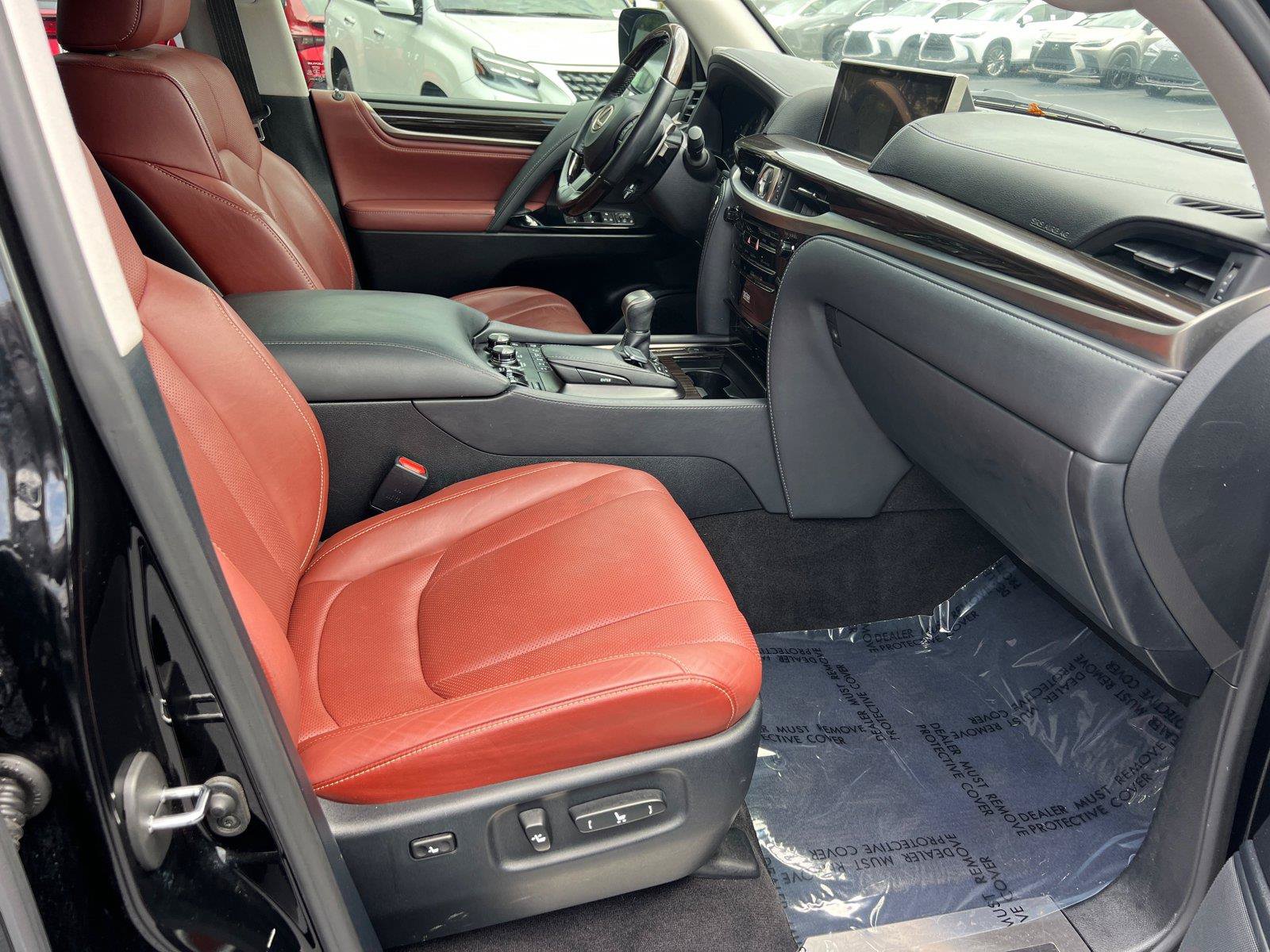 Used 2020 Lexus LX 570 4WD w/ Luxury Package image 13