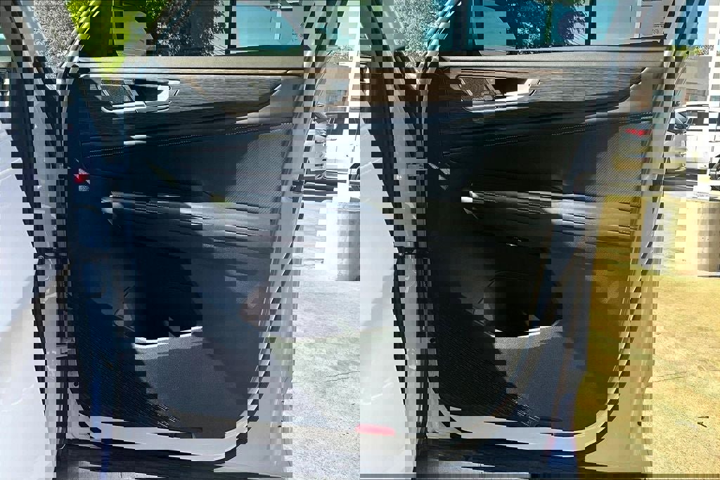 Certified 2024 Volkswagen Atlas SEL Premium R-Line image 27