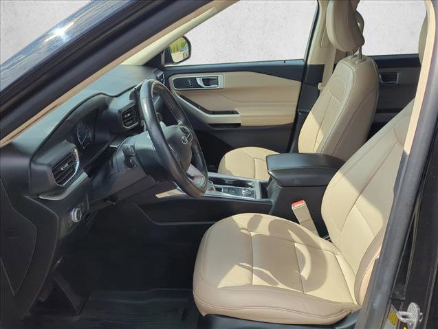 Used 2022 Ford Explorer XLT w/ Equipment Group 202A image 16