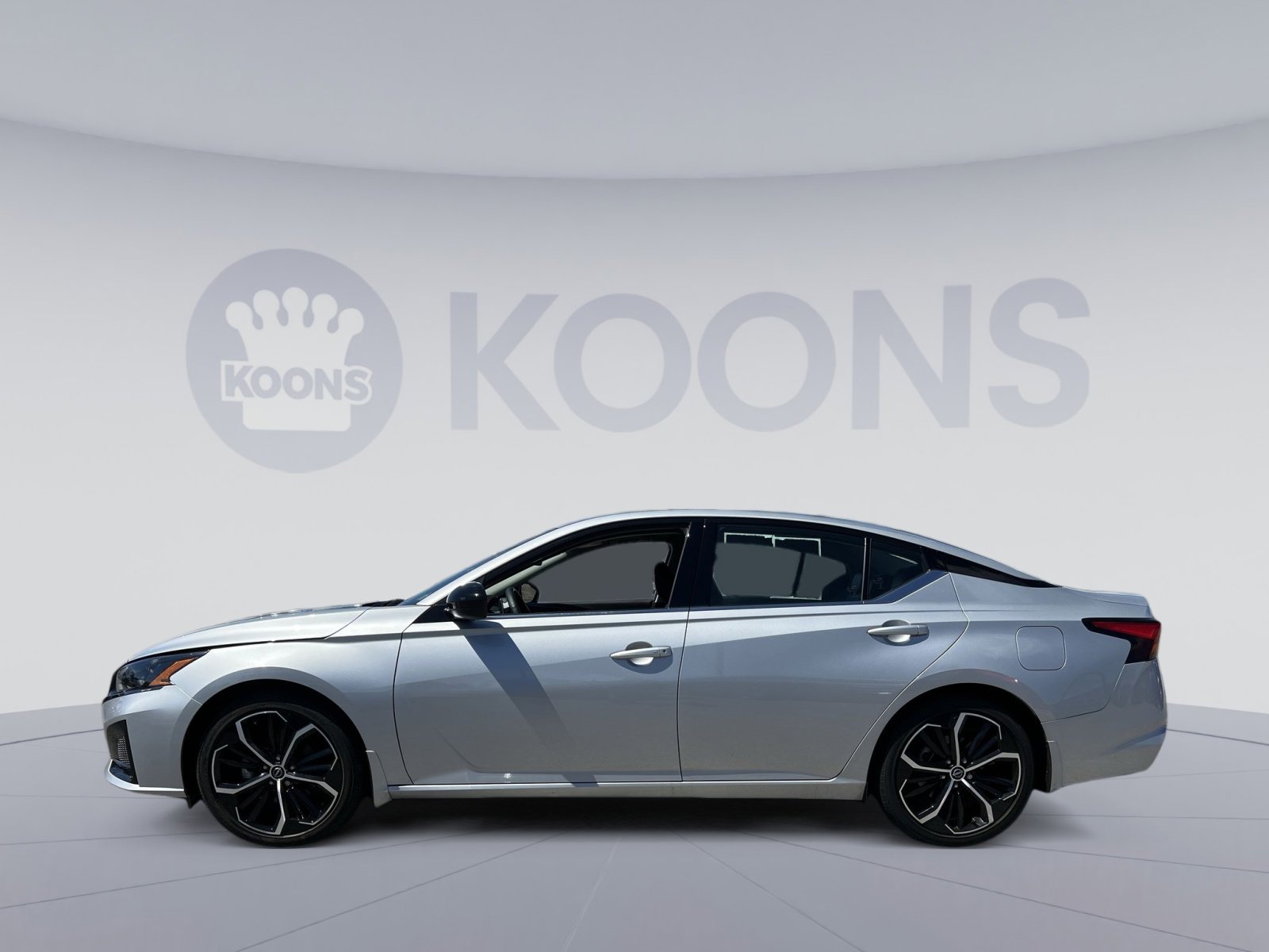 Used 2024 Nissan Altima 2.5 SR FWD image 13