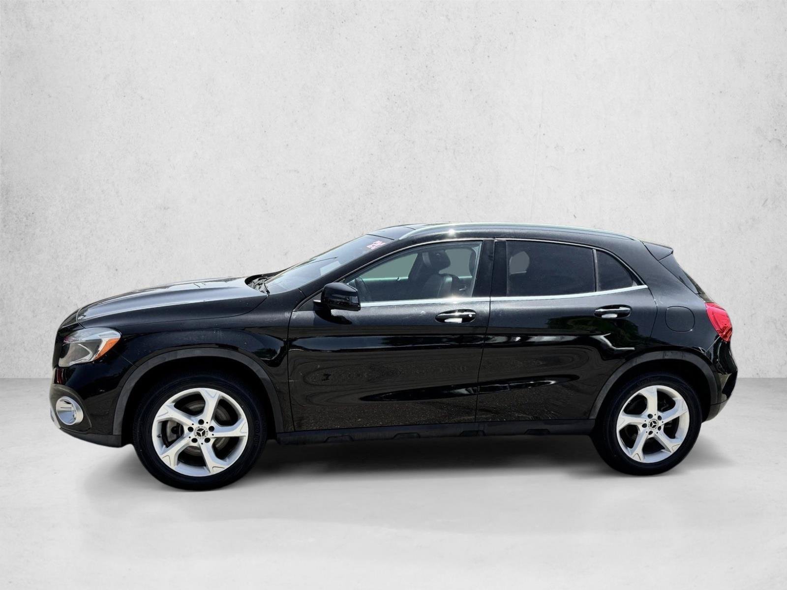 Used 2020 Mercedes-Benz GLA 250 4MATIC w/ Premium Package image 3
