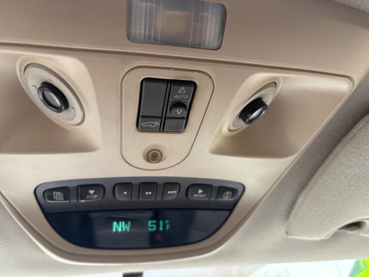 Used 2008 Chrysler Aspen Limited image 29