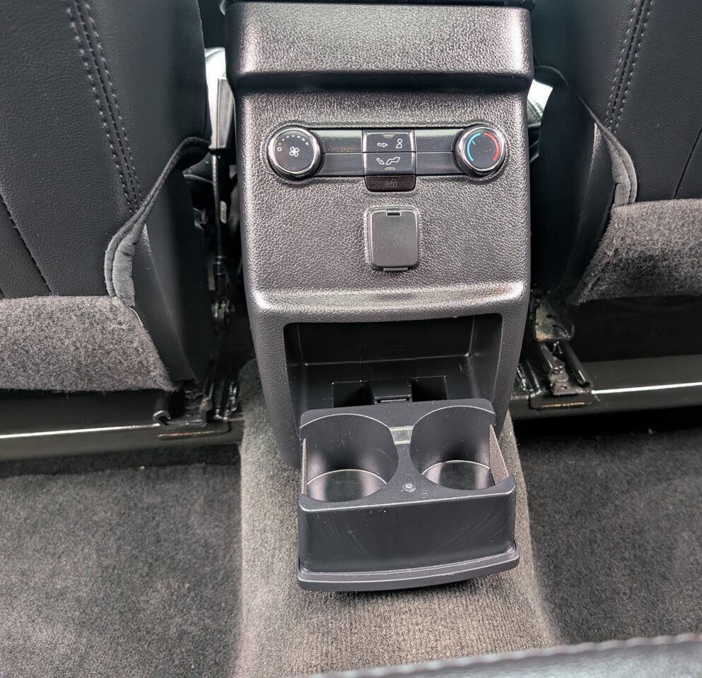 Used 2017 Ford Explorer XLT w/ Equipment Group 202A AWD/4WD image 24