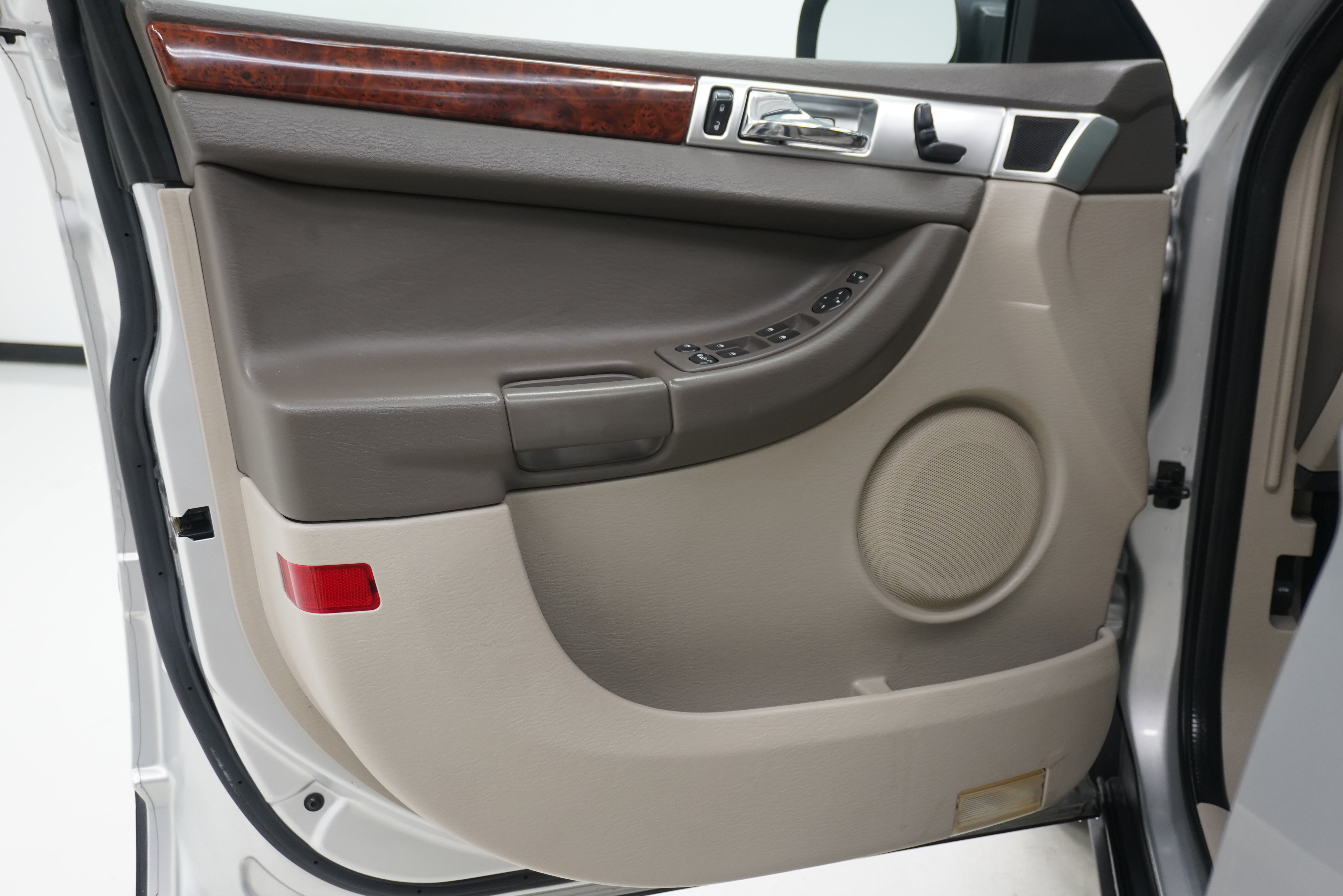 Used 2005 Chrysler Pacifica Touring FWD image 15