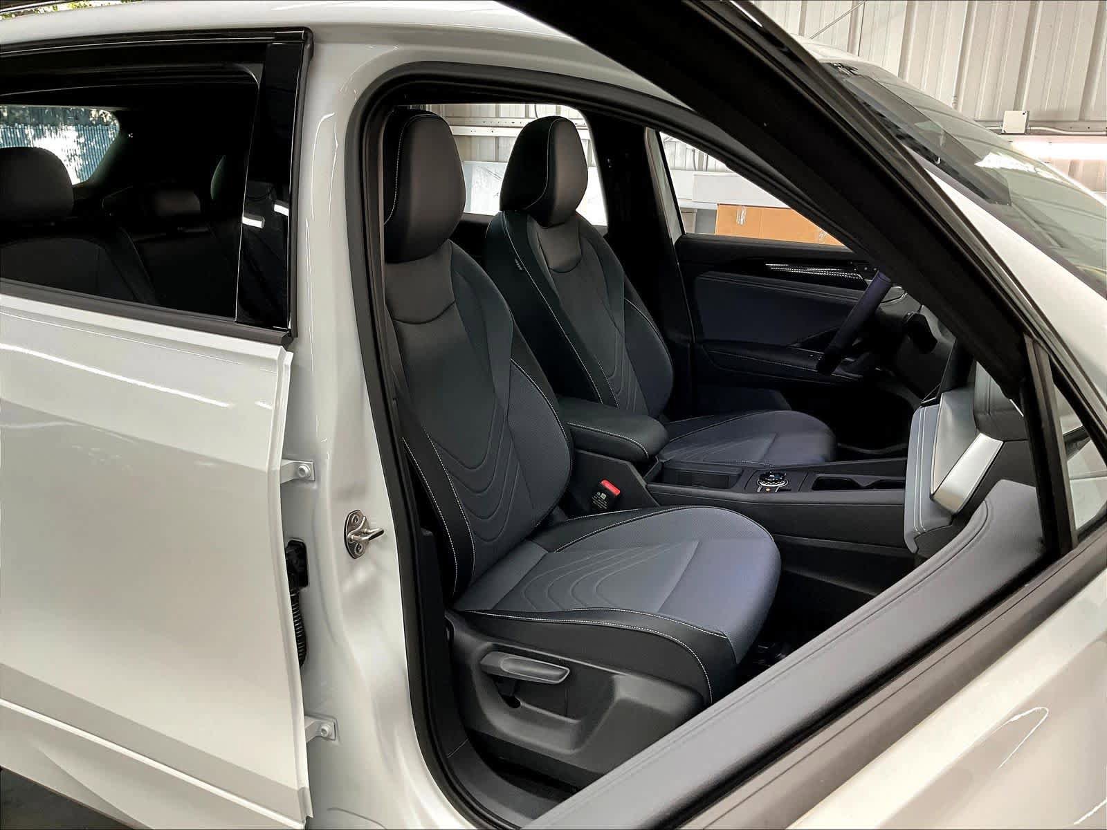 New 2026 Volkswagen Tiguan SE R-Line AWD/4WD image 30