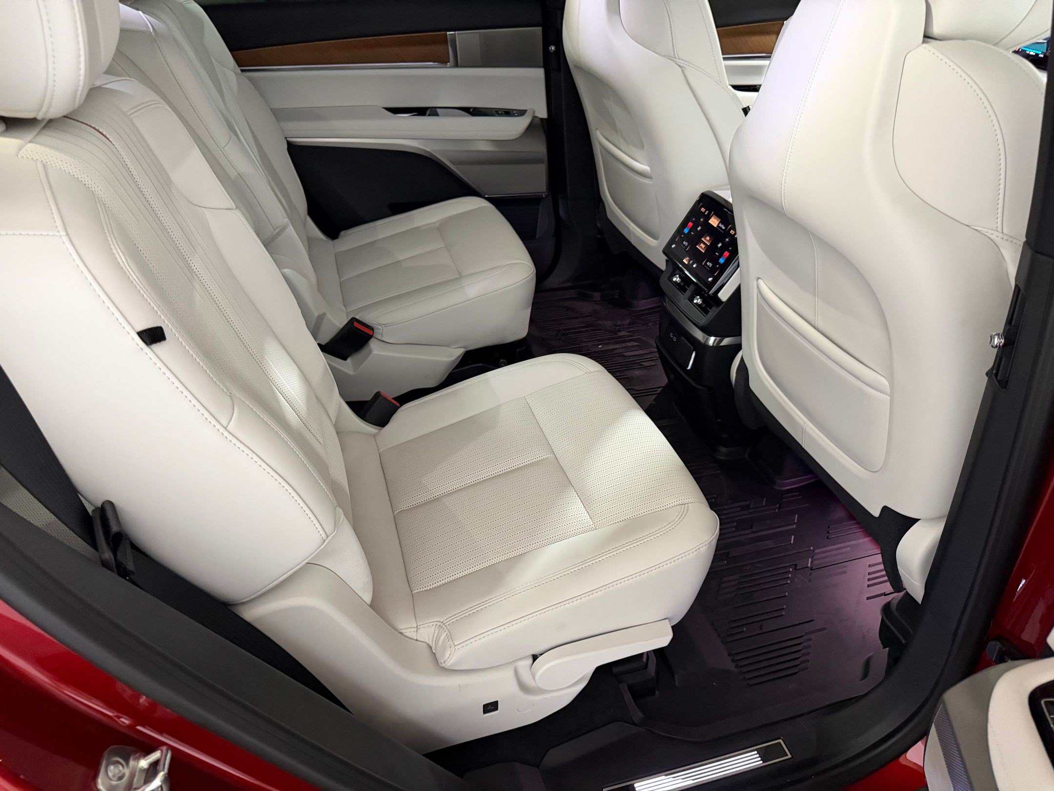 New 2026 Cadillac Vistiq Sport w/ LPO, Floor Liner Package AWD/4WD image 50