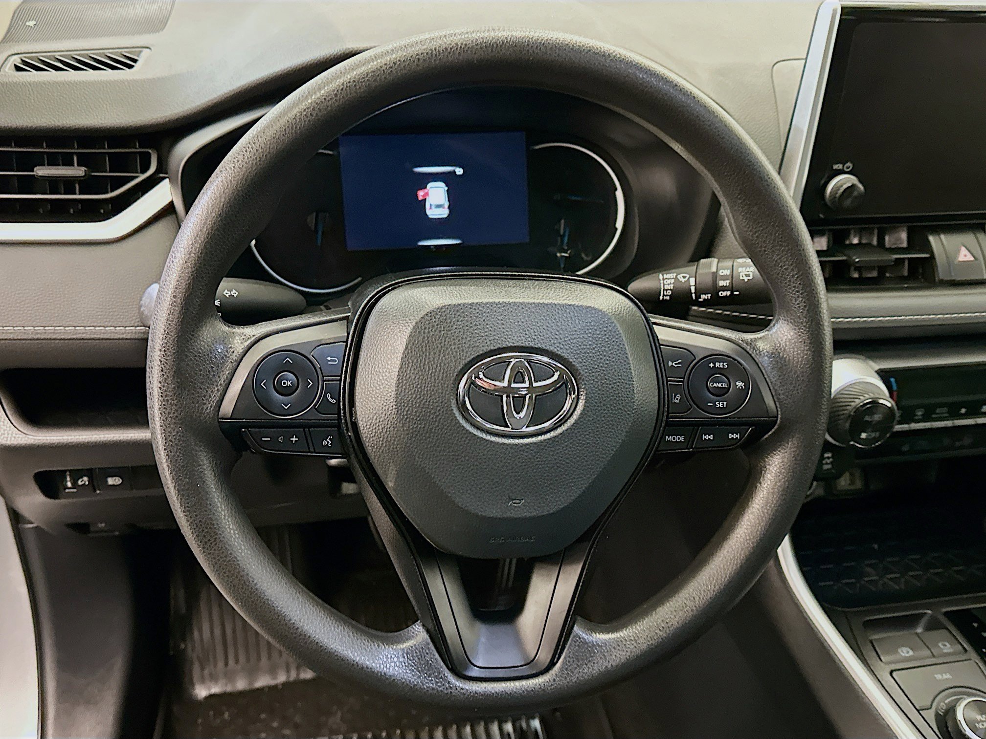 Used 2025 Toyota RAV4 XLE image 18