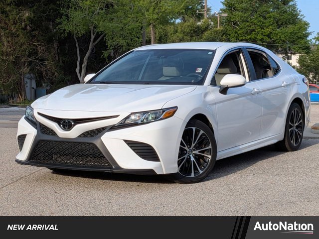 Used 2020 Toyota Camry SE image 1