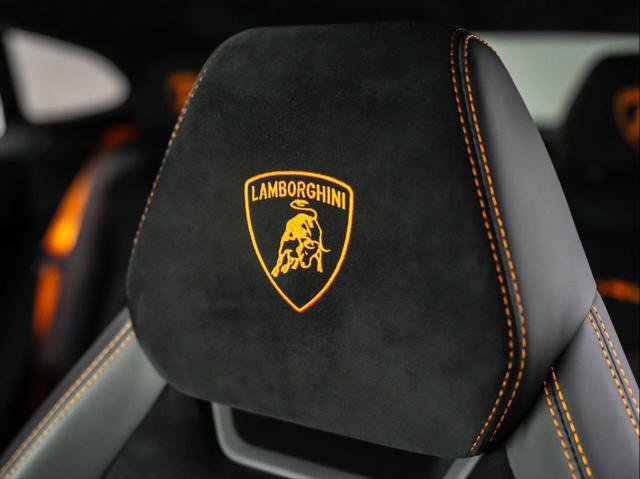 Used 2024 Lamborghini Urus Performante AWD/4WD image 19