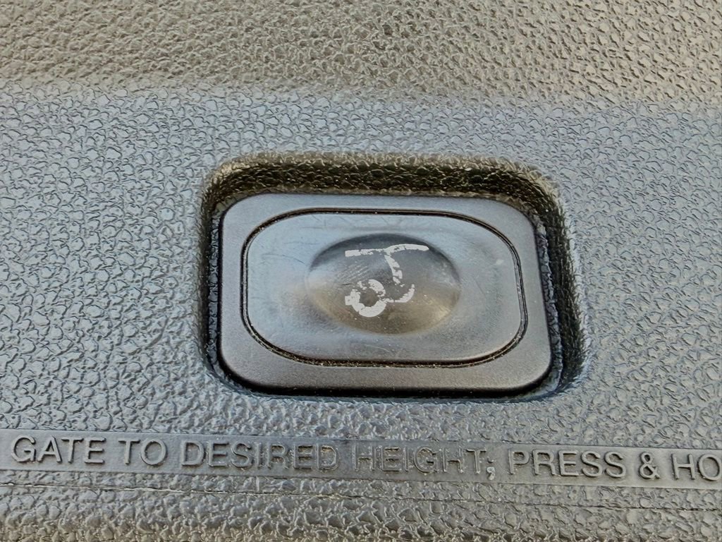 Certified 2018 Ford Explorer XLT FWD image 13
