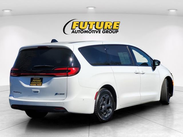 Used 2024 Chrysler Pacifica Select image 7