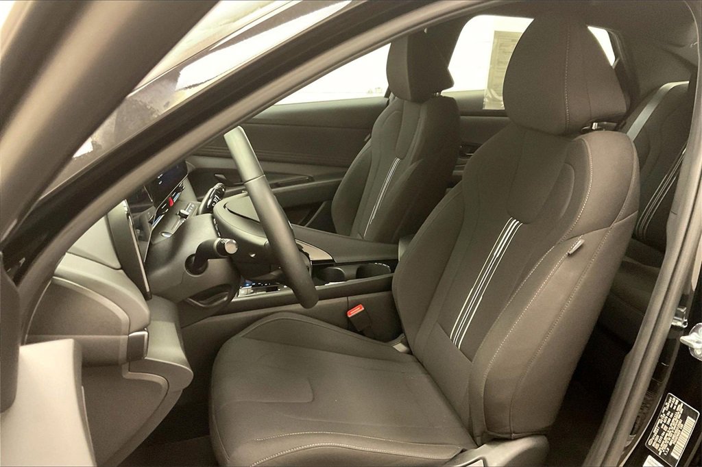 Certified 2025 Hyundai Elantra SEL image 16