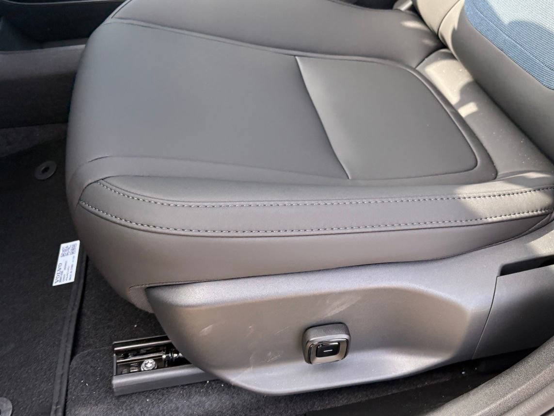 New 2026 Volvo EX30 Plus w/ Protection Package Premier image 17