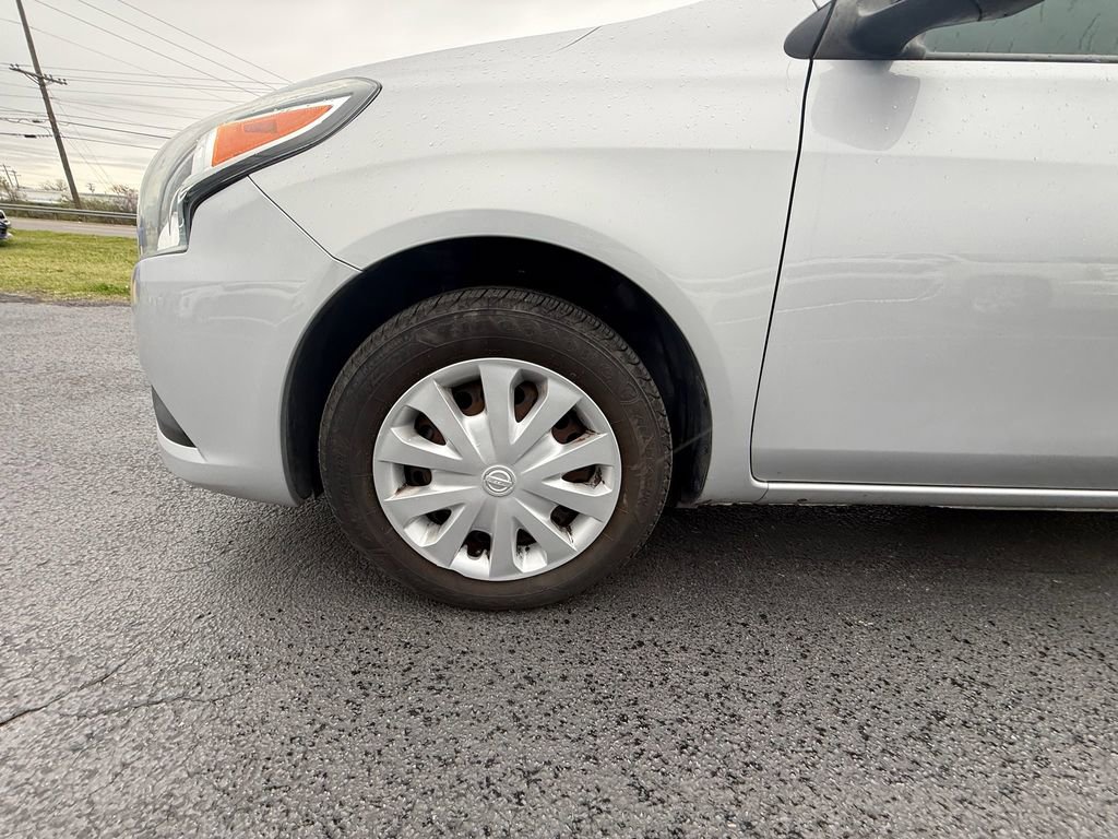 Used 2017 Nissan Versa SV image 9