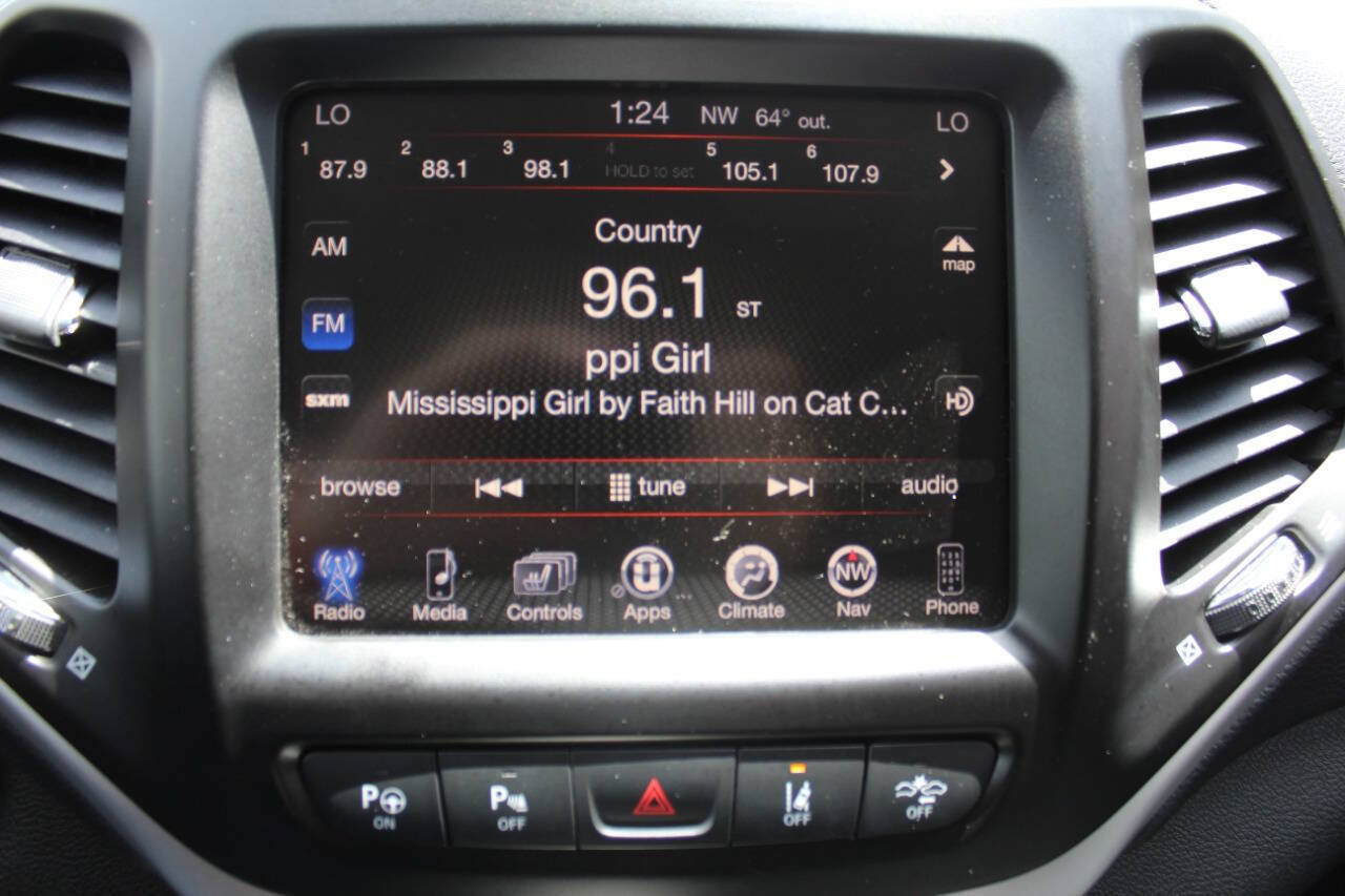 Used 2014 Jeep Cherokee Trailhawk w/ Technology Group AWD/4WD image 12
