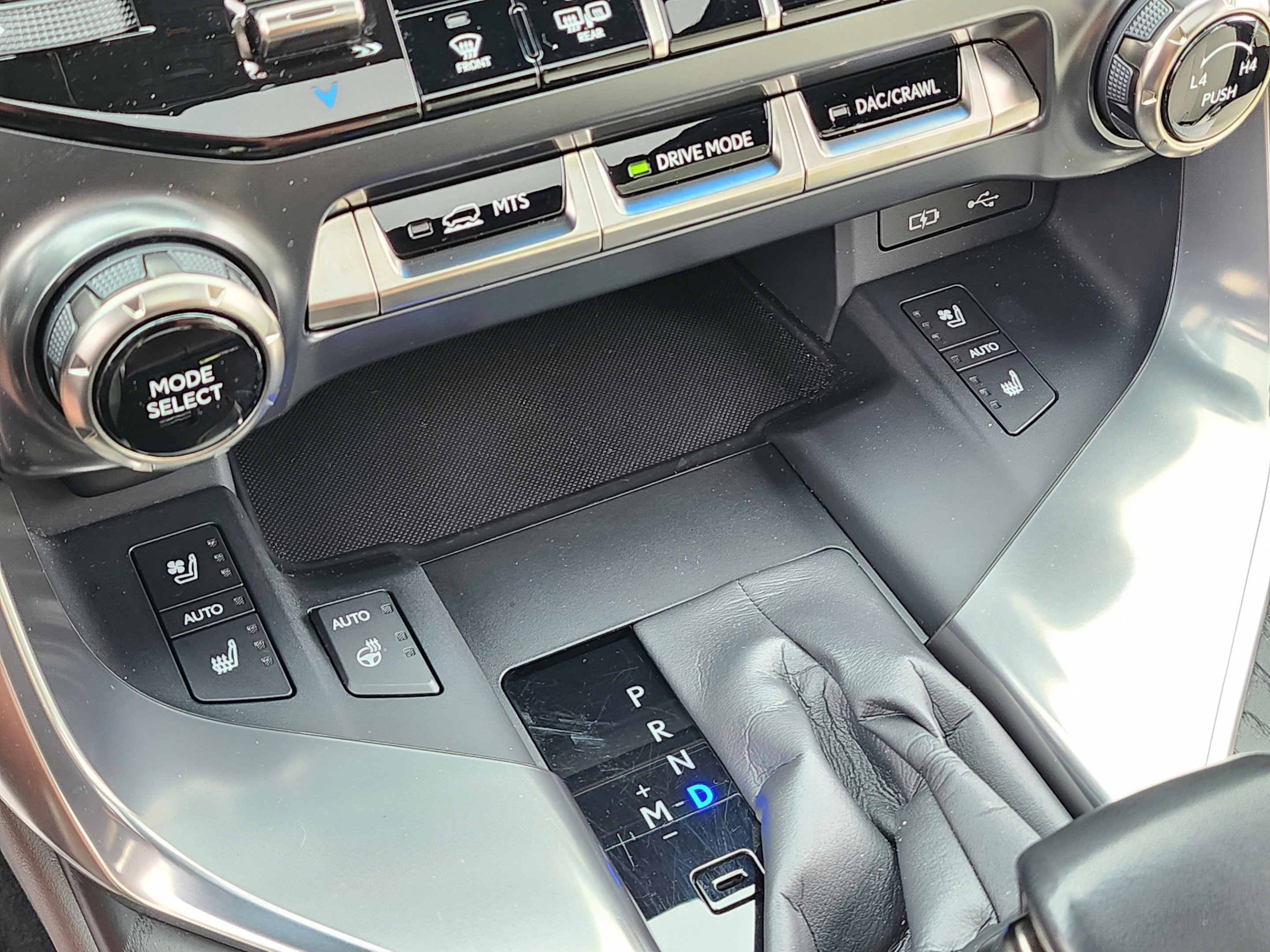 Used 2023 Lexus LX 600 4WD w/ Accessory Package (Z1) image 19