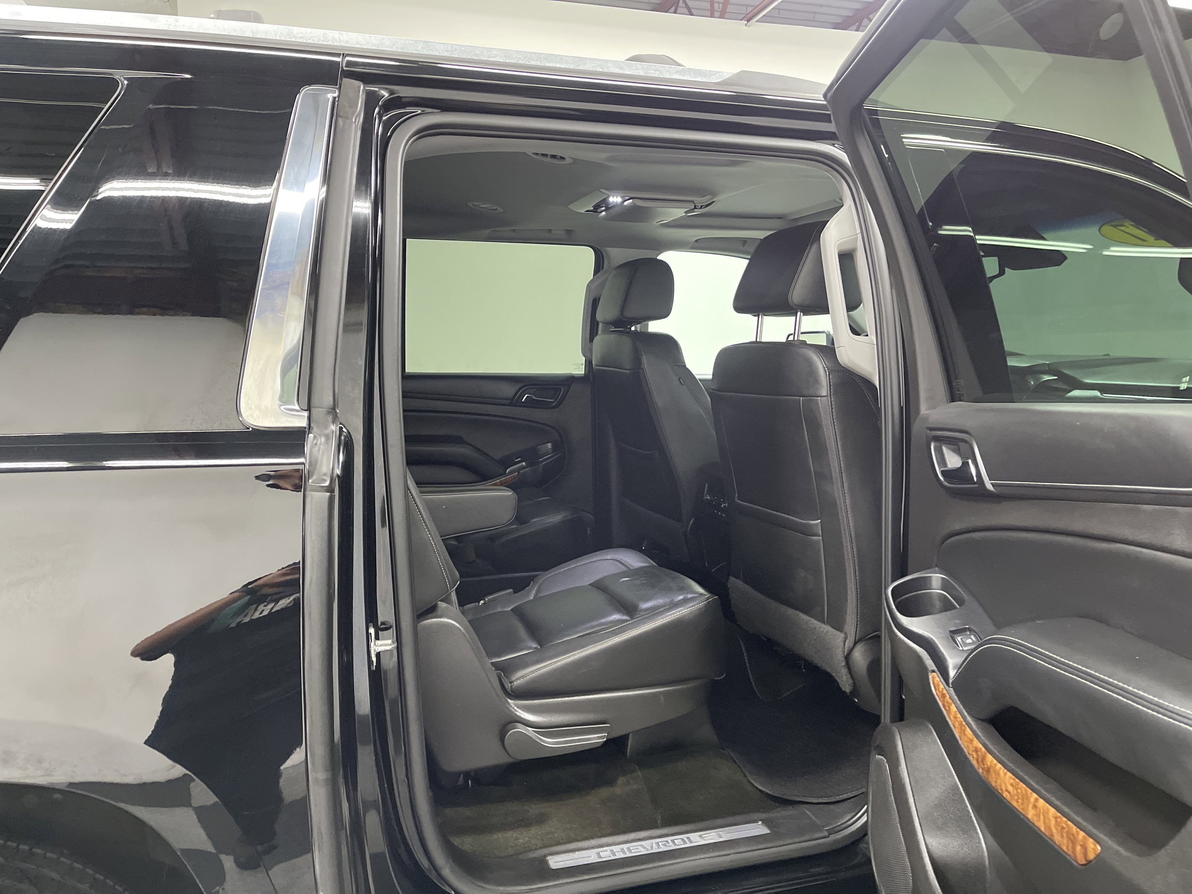 Used 2017 Chevrolet Suburban Premier image 21