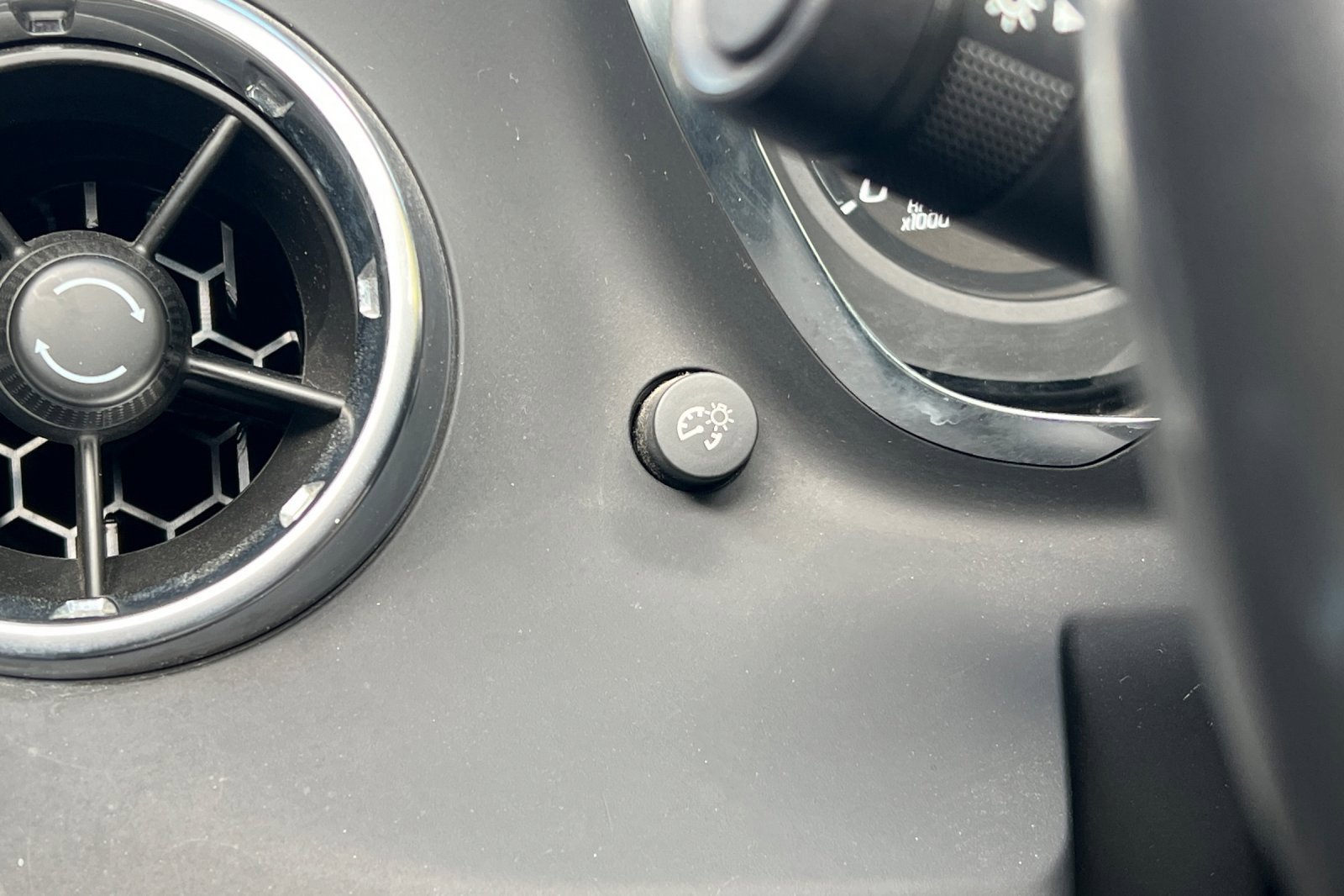 Used 2023 Chevrolet Camaro LT image 40