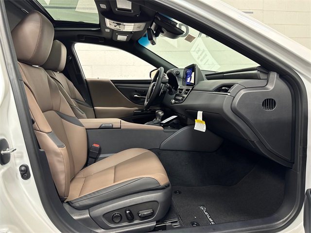 New 2025 Lexus ES 350 w/ Premium Package image 9