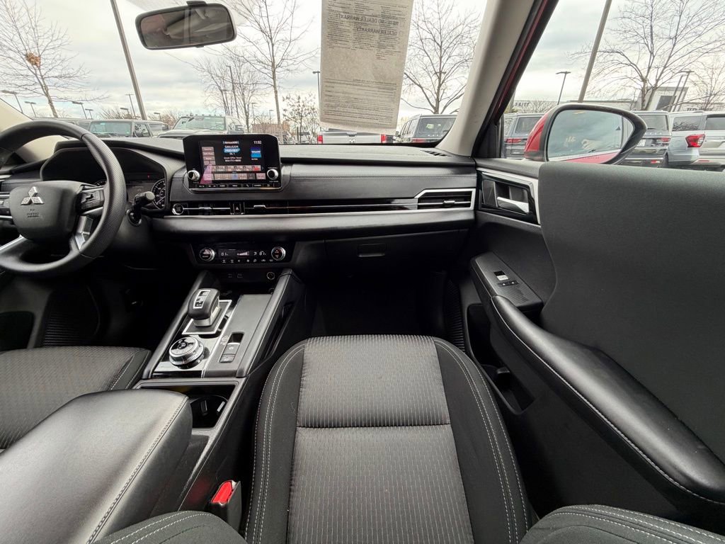 Used 2022 Mitsubishi Outlander ES image 20