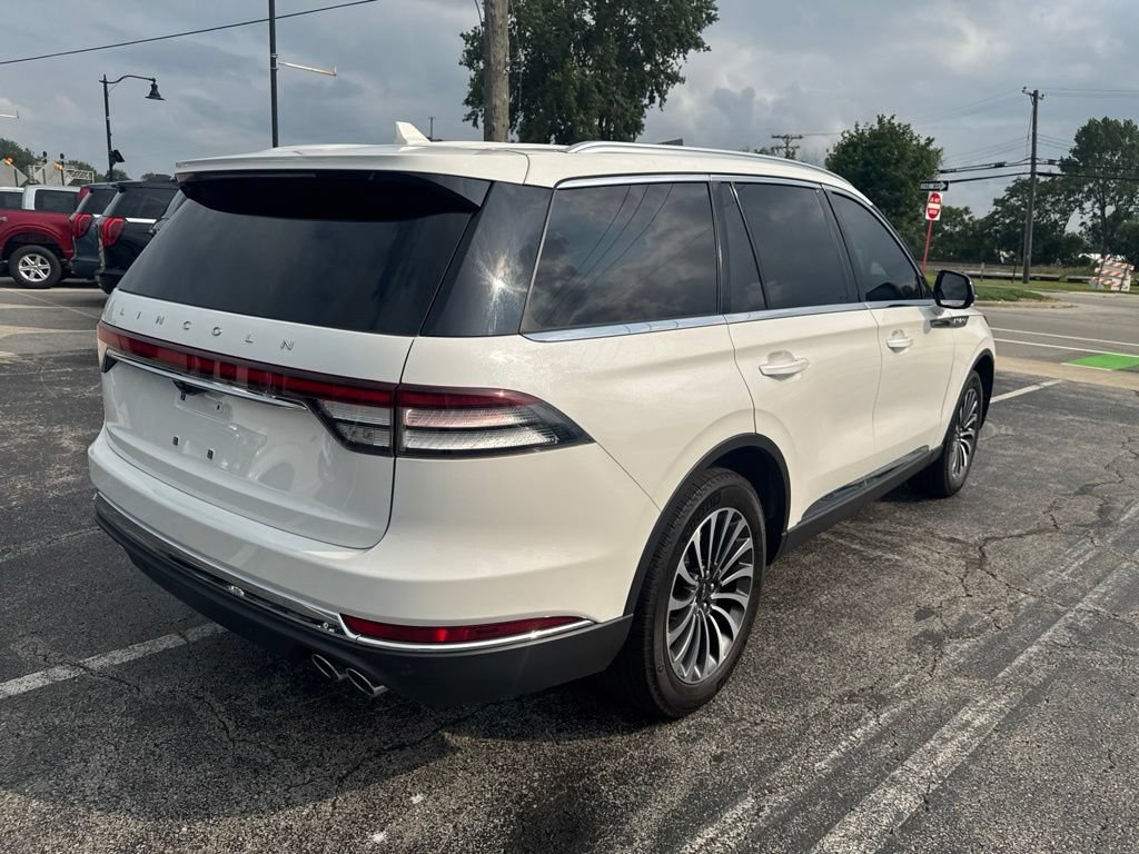 Used 2023 Lincoln Aviator AWD w/ Premium Package image 11
