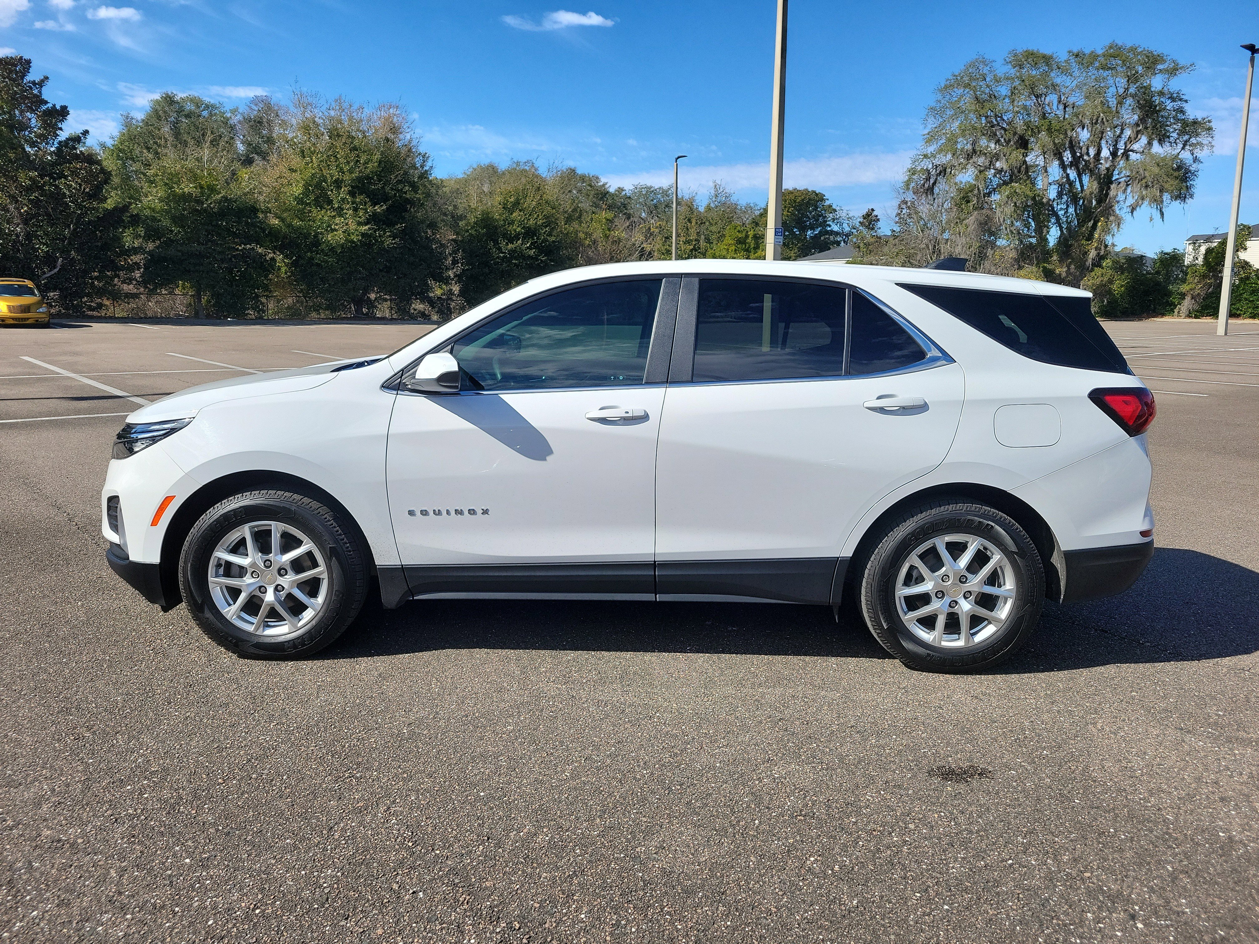 Used 2022 Chevrolet Equinox LT image 3
