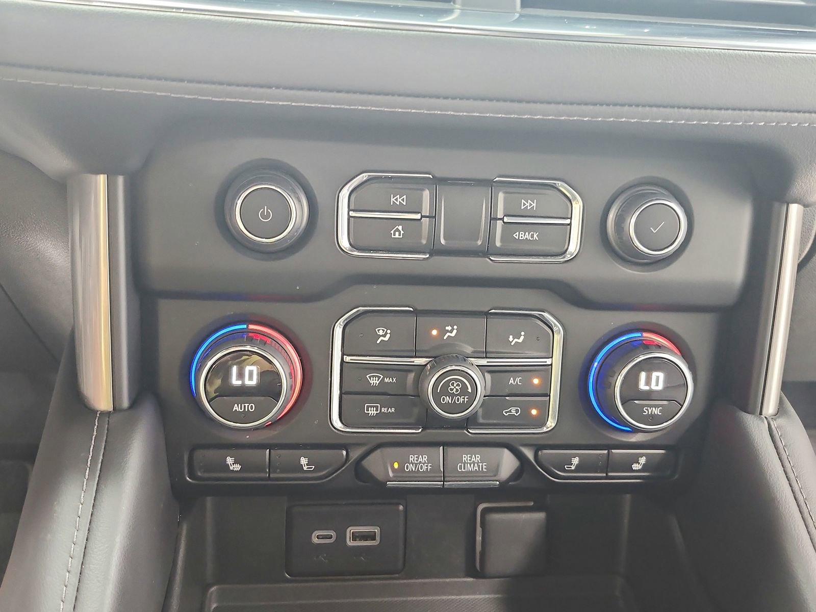 Used 2024 Chevrolet Tahoe LT image 27
