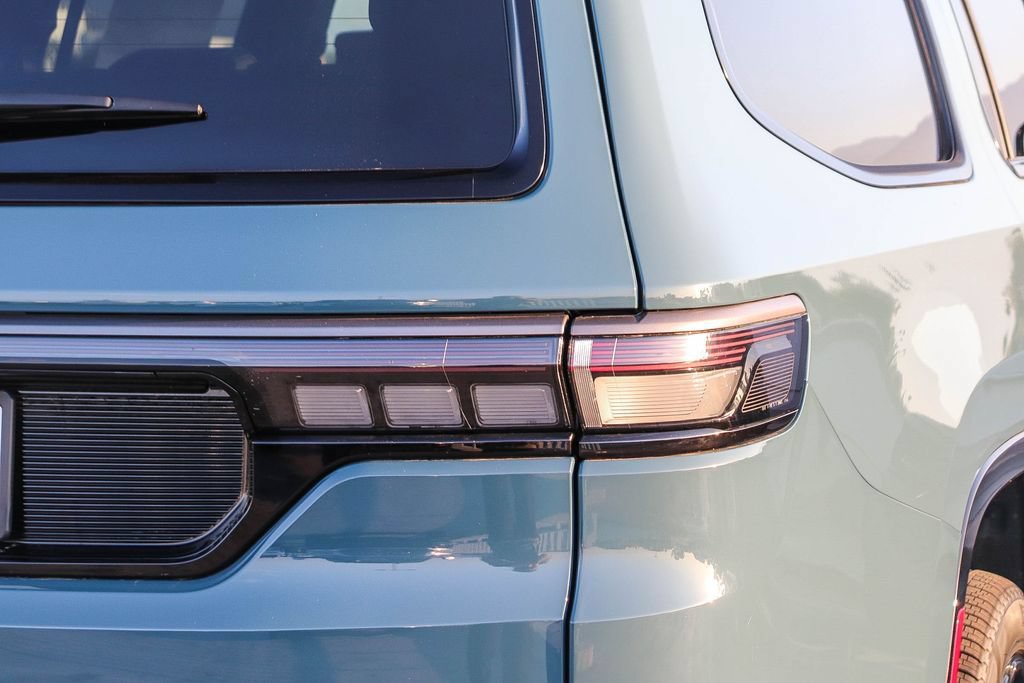 New 2026 Jeep Grand Wagoneer Limited AWD/4WD image 10