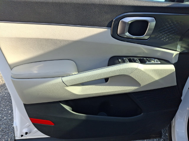 Used 2025 Kia Sorento S w/ Panoramic Sunroof Package FWD image 12
