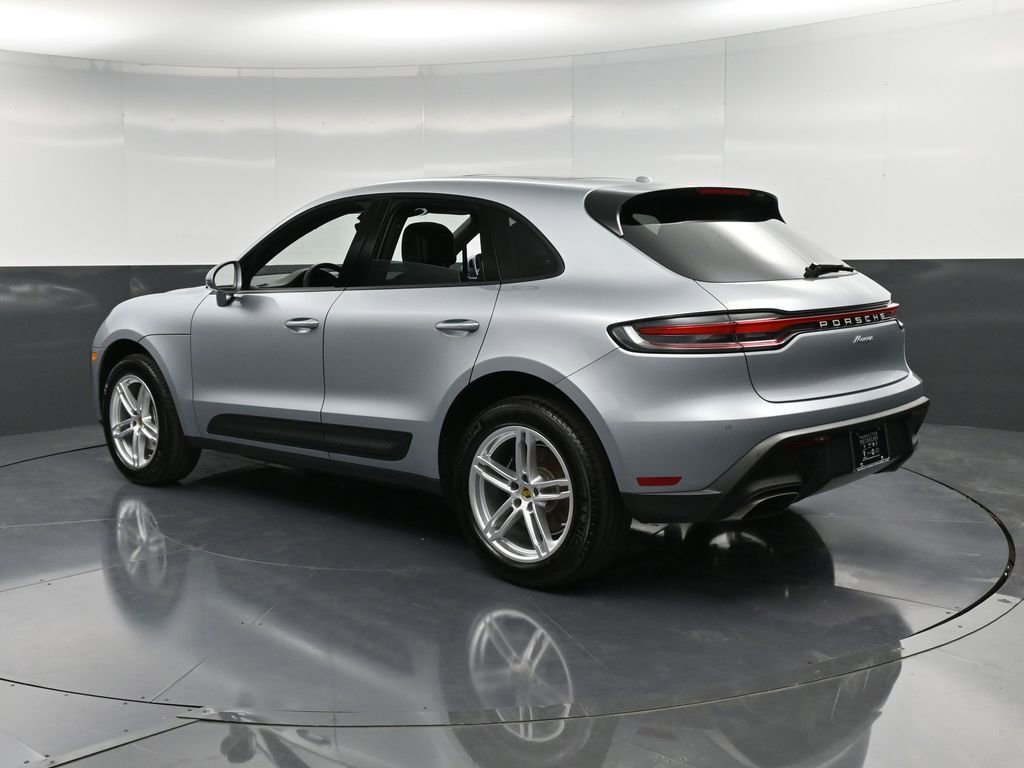 Certified 2025 Porsche Macan image 3