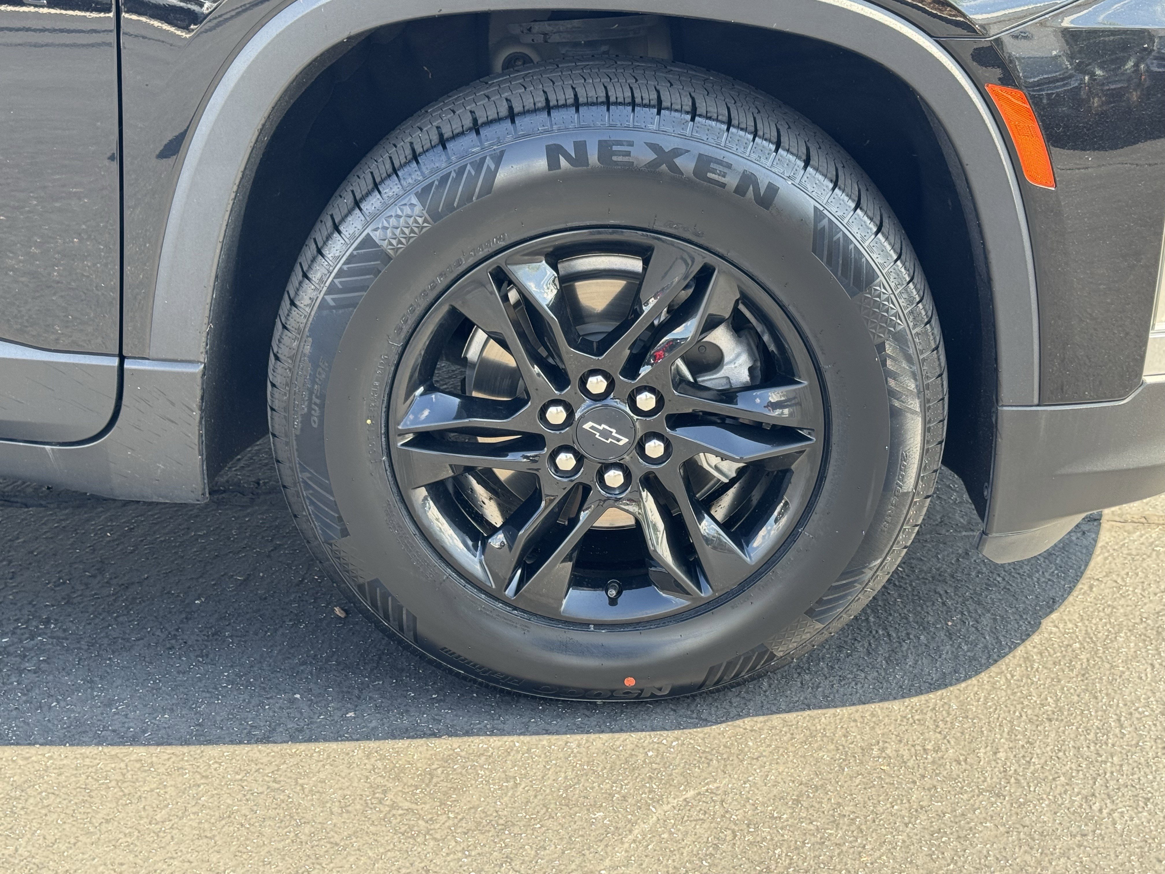 Used 2023 Chevrolet Traverse LT image 12