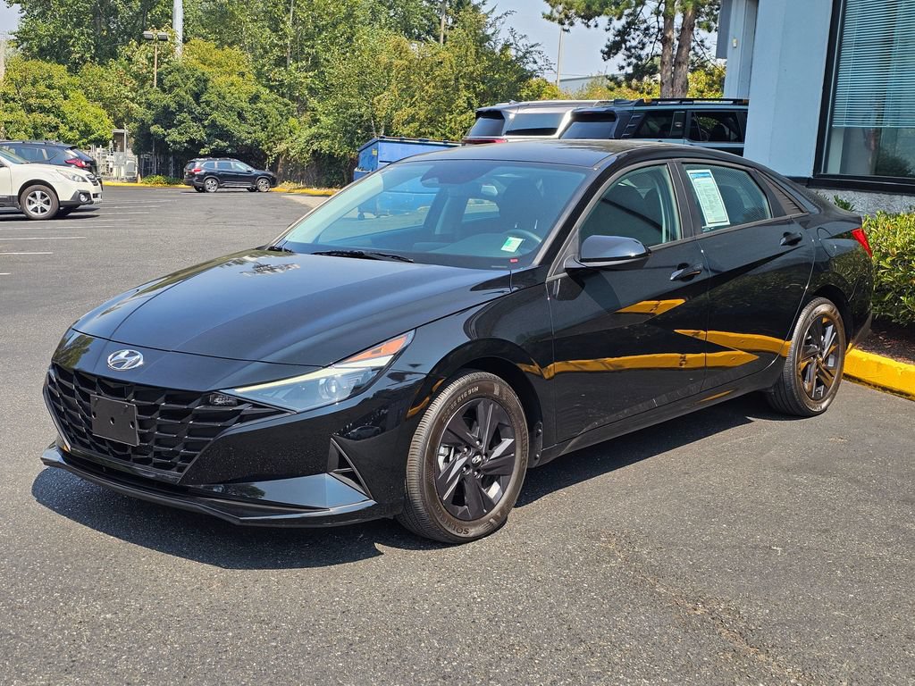 Used 2023 Hyundai Elantra SEL FWD image 3