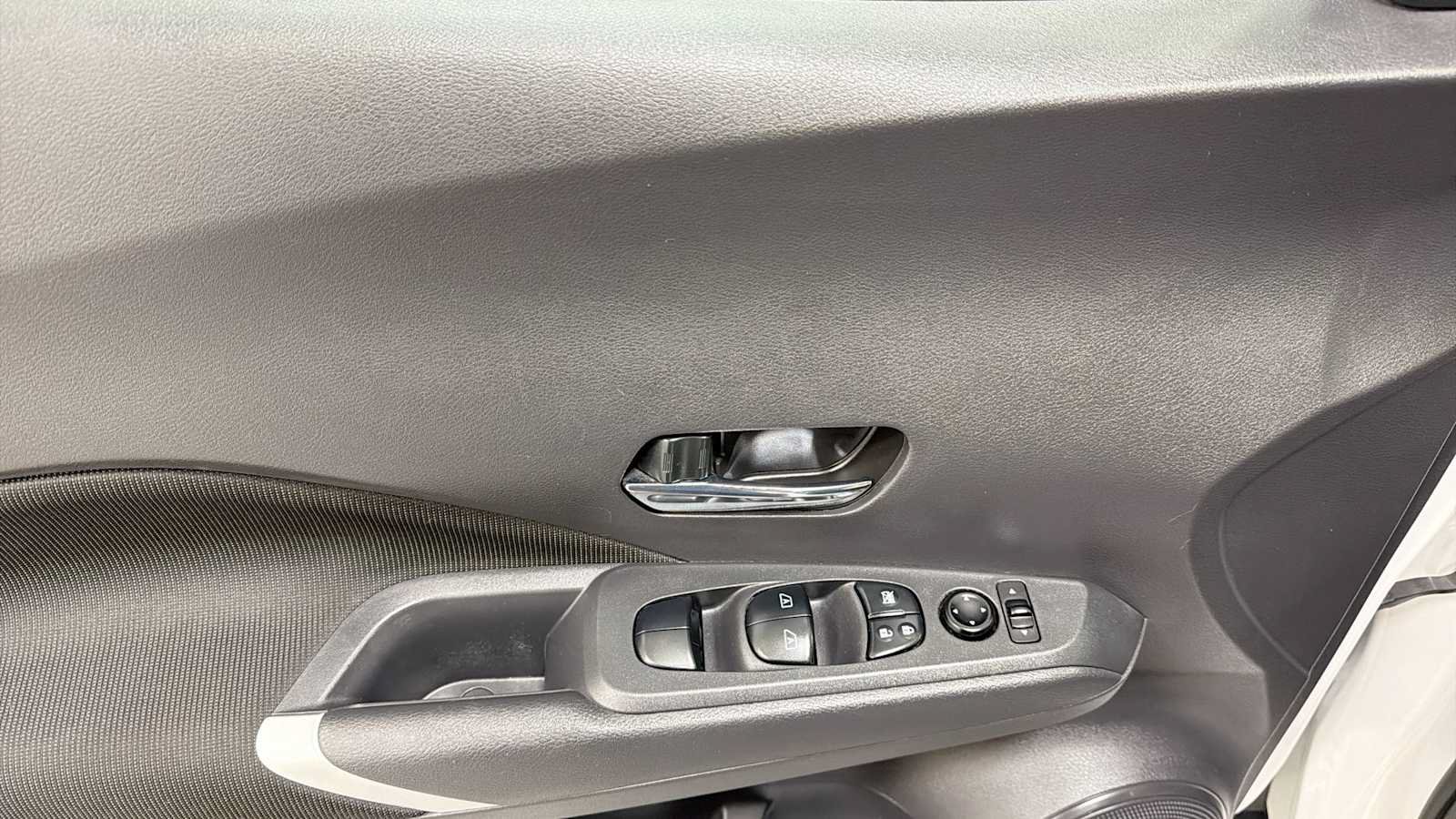 Used 2021 Nissan Kicks SV FWD image 15